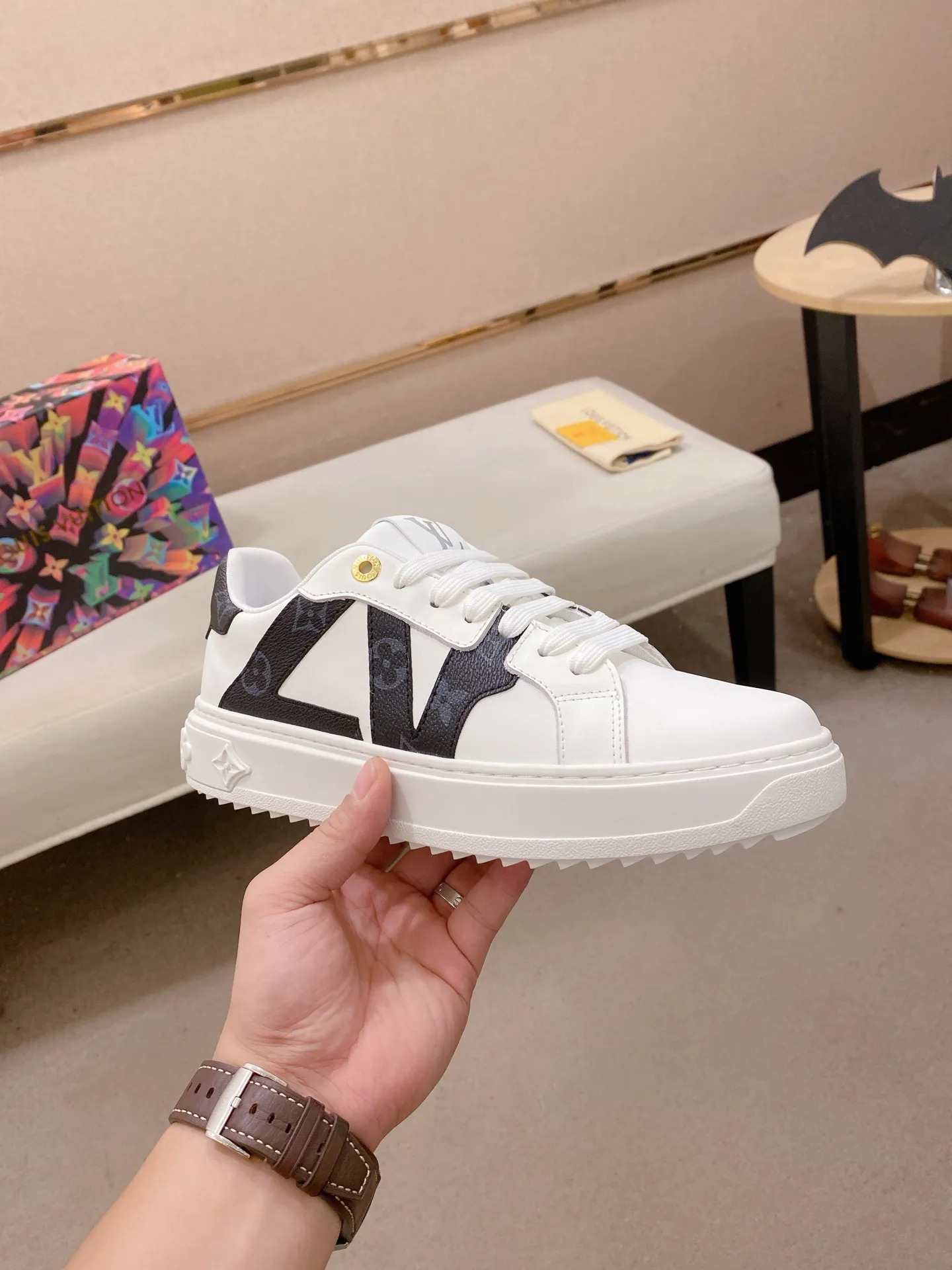 Men's shoes💰: 540💰(Niuli: full package) louis vuitton (Louis Vuitton/lv) top 🔍🔍 new models are on sale at the same time at the counter. The upper 🇮🇹 is imported from Italy, first-layer cowhide, and the lining is fully imported cowhide. 💪💪, completely 1⃣️ to 1 ⃣️Re-engraved🇮🇹💪💪, ⚠Sole: The original sole is specially provided by the original factory, the exclusive movable molded sole is super comfortable, ⚠The original factory follows the order, 🔍🔍high quality, you can enter and exit the counter at will, welcome to compare⚠. Code number:38-44